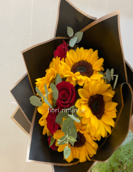 Bouquet rose rosse e girasoli